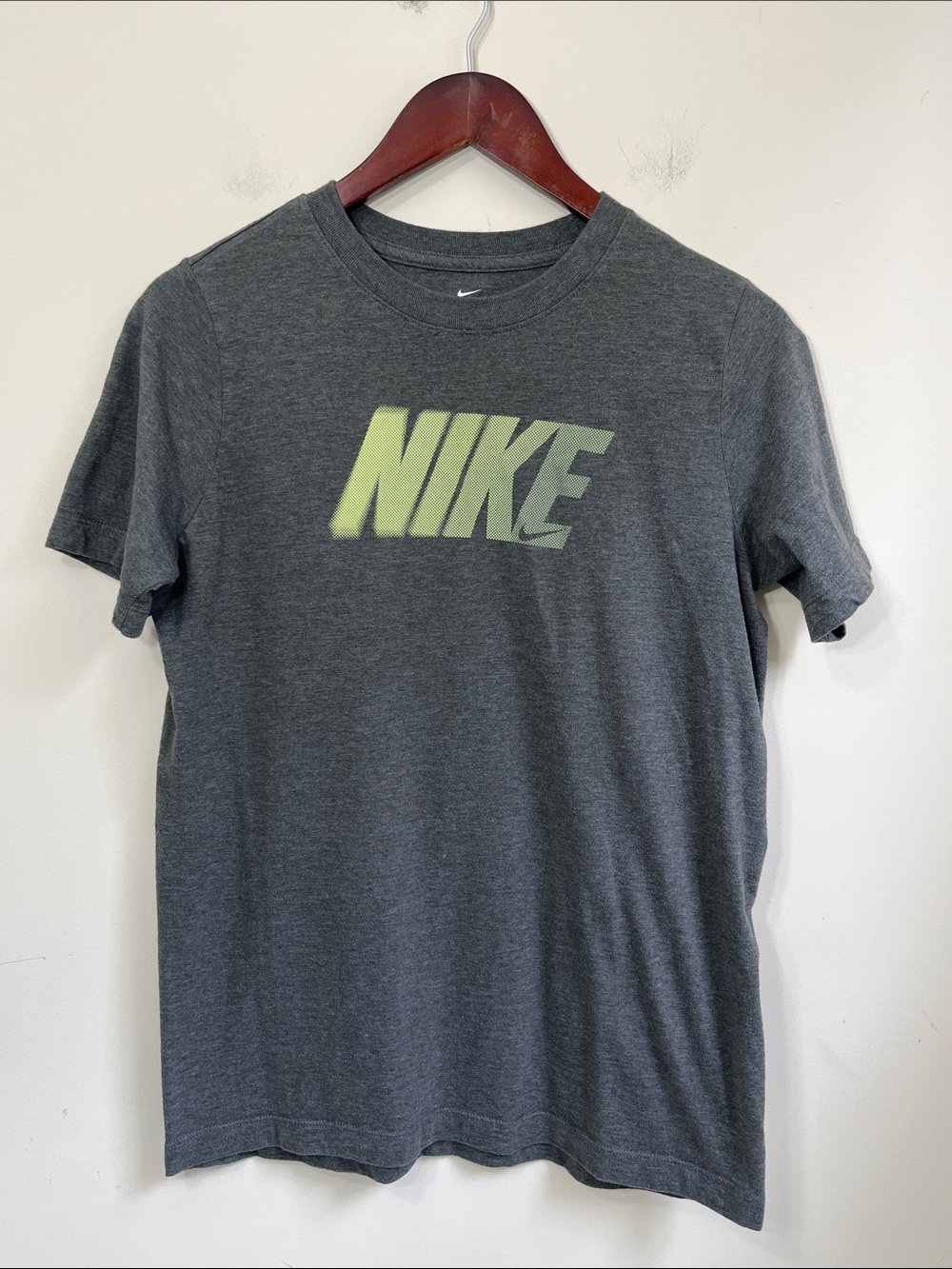 NIKE Boy's Short Sleeve Graphic Tee Size XL